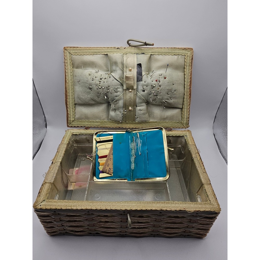 Vintage Wicker Sewing Basket with Removable Tray and Patchwork Purse Sewing Kit - Picture 2 of 10